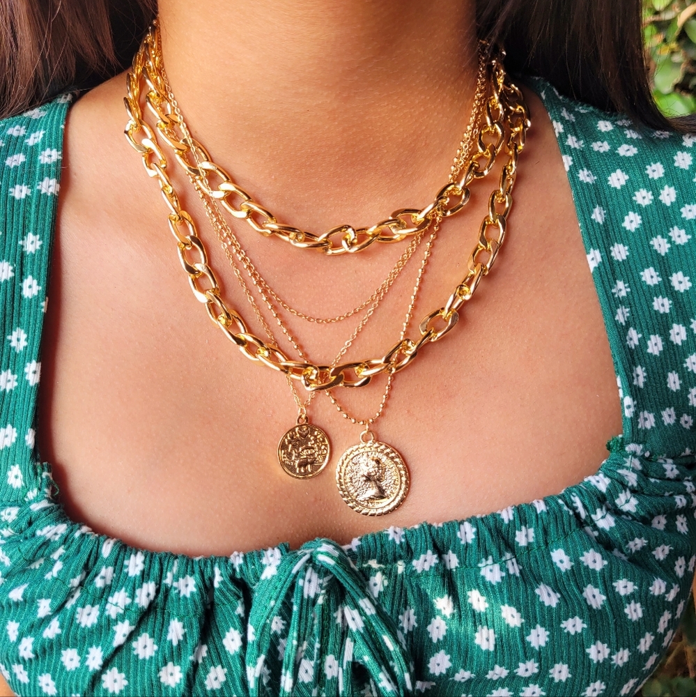 Layered pendant necklace